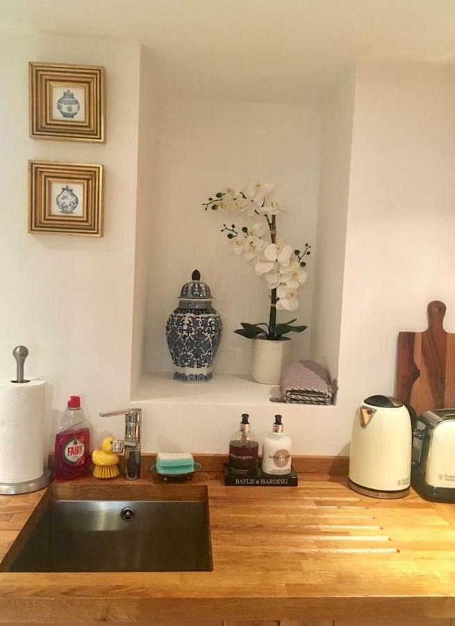 Beautiful 1Br Apartment In Historic St Aubin House Екстер'єр фото